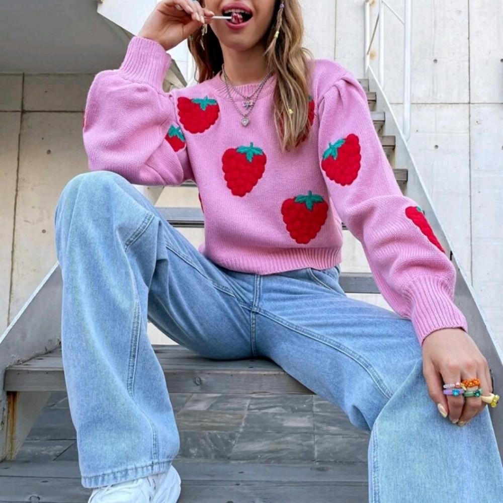 Strawberry pattern sweater - Picture 5 of 8